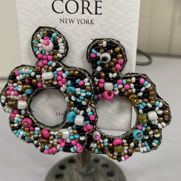 Scalloped edge multi colored seed bead earrings - Picture 1 of 4